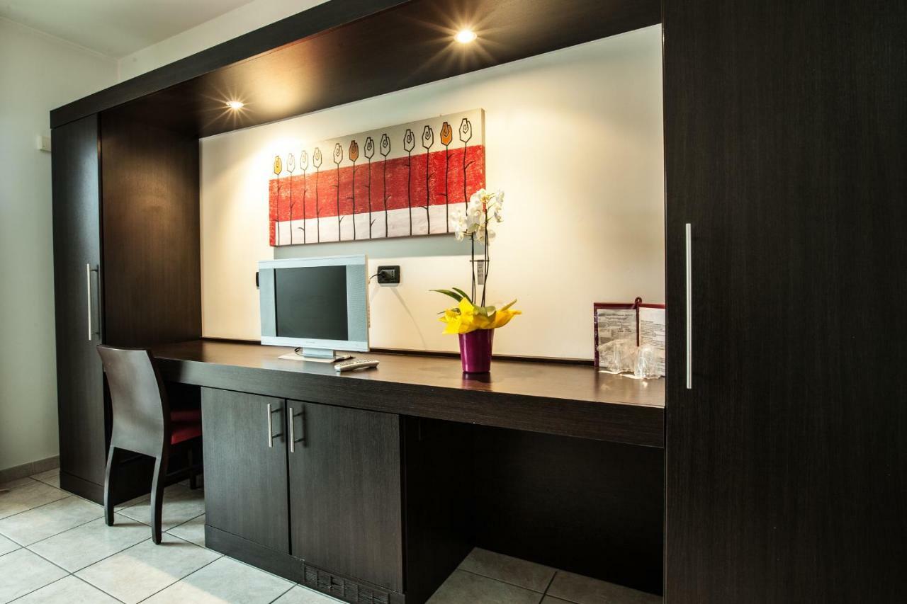Hotel Davide Риволи Екстериор снимка