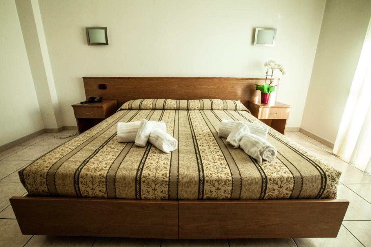 Hotel Davide Риволи Екстериор снимка