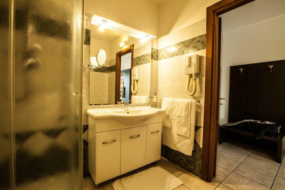 Hotel Davide Риволи Екстериор снимка