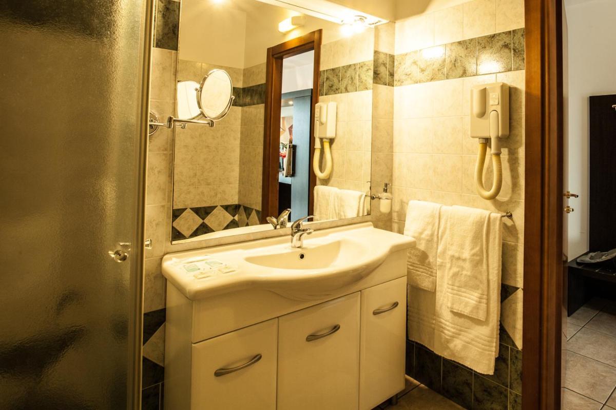 Hotel Davide Риволи Екстериор снимка